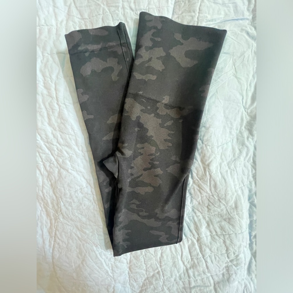 SPANX Grey Camo Leggings Small